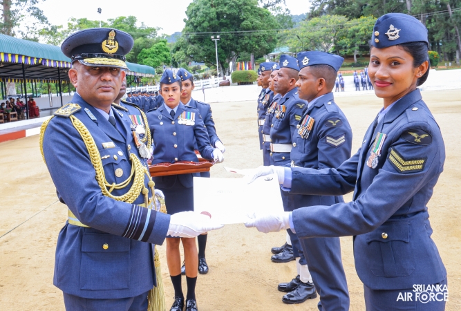 COMMANDER’S INSPECTION AT SLAF COMBAT TRAINING SCHOOL DIYATALAWA