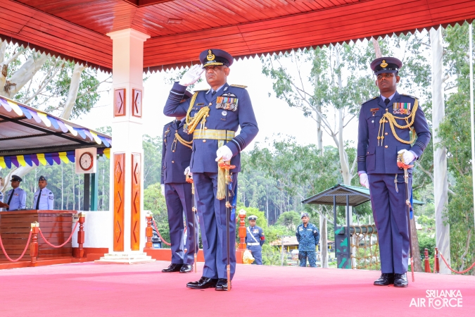 COMMANDER’S INSPECTION AT SLAF COMBAT TRAINING SCHOOL DIYATALAWA