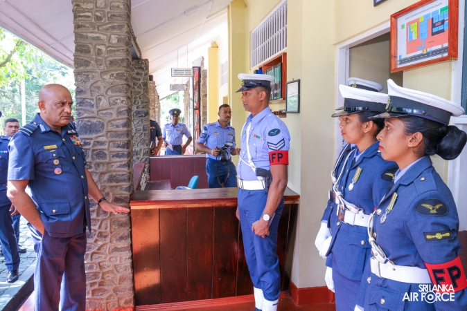 COMMANDER’S INSPECTION AT SLAF COMBAT TRAINING SCHOOL DIYATALAWA