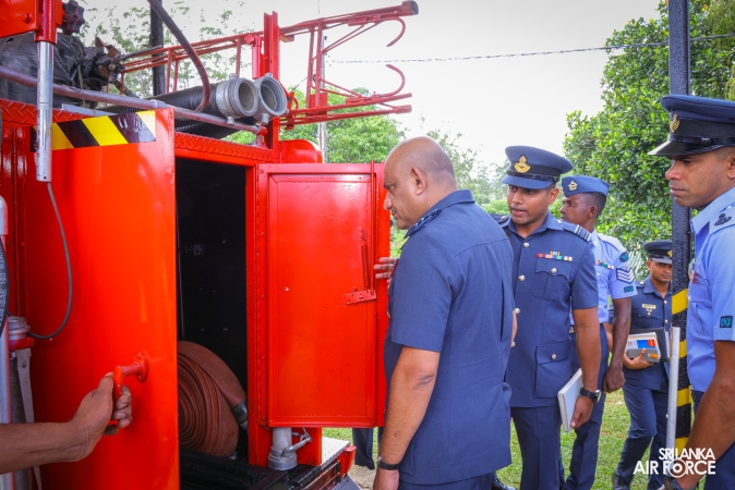 COMMANDER’S INSPECTION AT SLAF COMBAT TRAINING SCHOOL DIYATALAWA