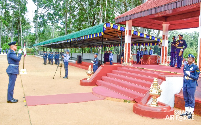 COMMANDERS’ INSPECTION AT SLAF CTS DIYATALAWA