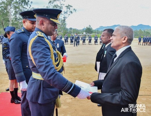 COMMANDERS’ INSPECTION AT SLAF CTS DIYATALAWA