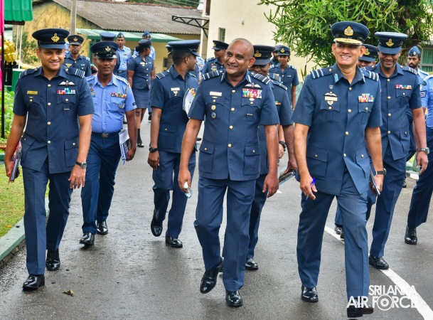 COMMANDERS’ INSPECTION AT SLAF CTS DIYATALAWA