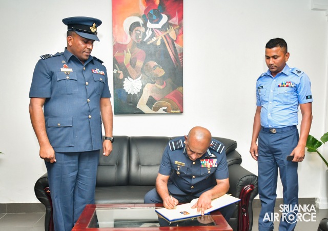 COMMANDERS’ INSPECTION AT SLAF CTS DIYATALAWA