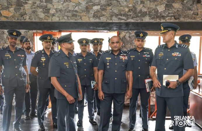 COMMANDERS’ INSPECTION AT SLAF CTS DIYATALAWA