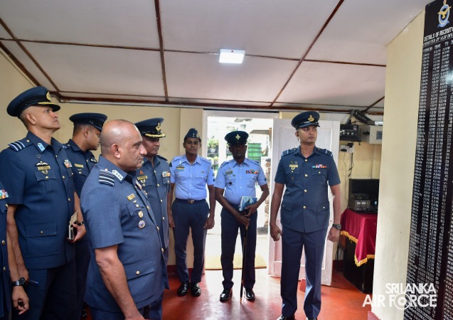 COMMANDERS’ INSPECTION AT SLAF CTS DIYATALAWA