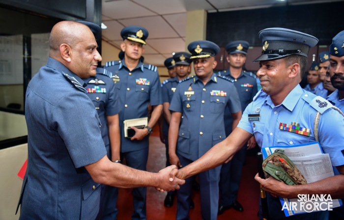 COMMANDERS’ INSPECTION AT SLAF CTS DIYATALAWA