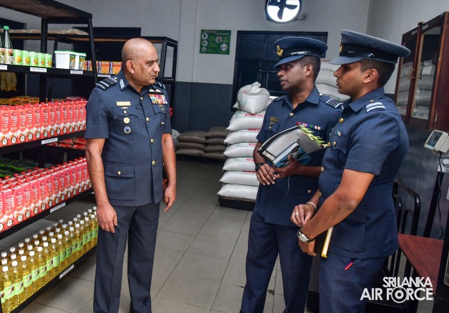 COMMANDERS’ INSPECTION AT SLAF CTS DIYATALAWA