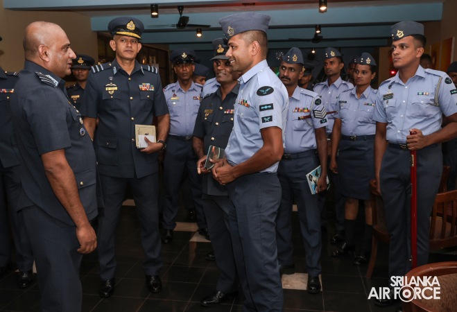 COMMANDERS’ INSPECTION AT SLAF CTS DIYATALAWA