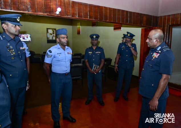 COMMANDERS’ INSPECTION AT SLAF CTS DIYATALAWA