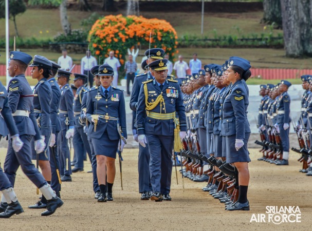COMMANDERS’ INSPECTION AT SLAF CTS DIYATALAWA