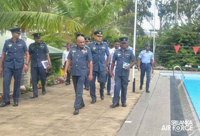 COMMANDERS’ INSPECTION AT SLAF CTS DIYATALAWA