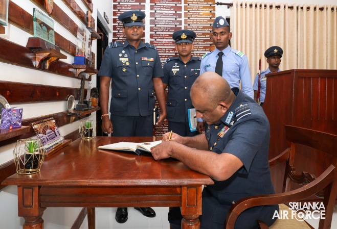 COMMANDERS’ INSPECTION AT SLAF CTS DIYATALAWA