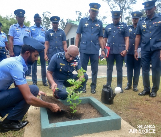 COMMANDERS’ INSPECTION AT SLAF CTS DIYATALAWA