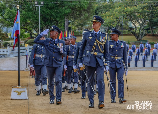 COMMANDERS’ INSPECTION AT SLAF CTS DIYATALAWA