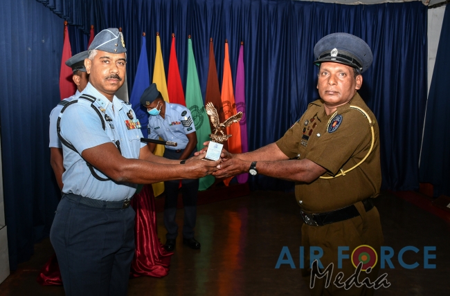 SLAF CTS Diyathalawa Completes 1st Course on Narcotic, Expolosive Detection and Search for Canines