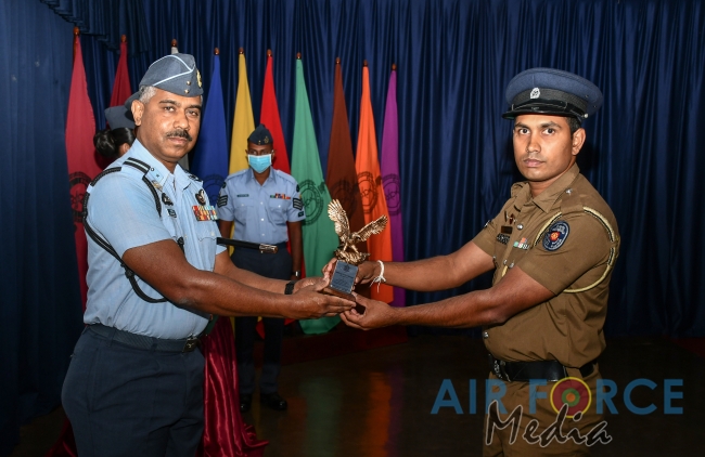 SLAF CTS Diyathalawa Completes 1st Course on Narcotic, Expolosive Detection and Search for Canines
