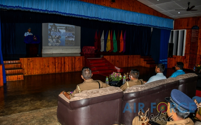 SLAF CTS Diyathalawa Completes 1st Course on Narcotic, Expolosive Detection and Search for Canines