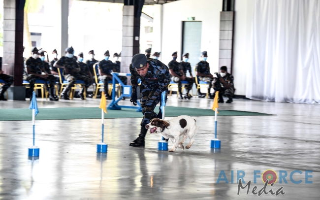 EXPLOSIVE AND
NARCOTIC DETECTING AIR DOGS PASS OUT AT KATUNAYAKE