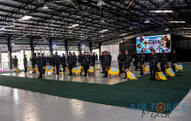 EXPLOSIVE AND
NARCOTIC DETECTING AIR DOGS PASS OUT AT KATUNAYAKE