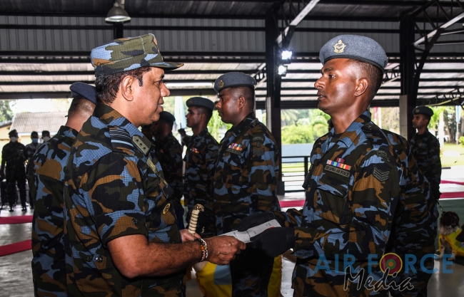EXPLOSIVE AND
NARCOTIC DETECTING AIR DOGS PASS OUT AT KATUNAYAKE