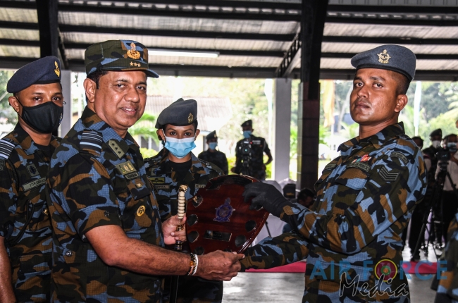 EXPLOSIVE AND NARCOTIC DETECTING AIR DOGS PASS OUT AT KATUNAYAKE