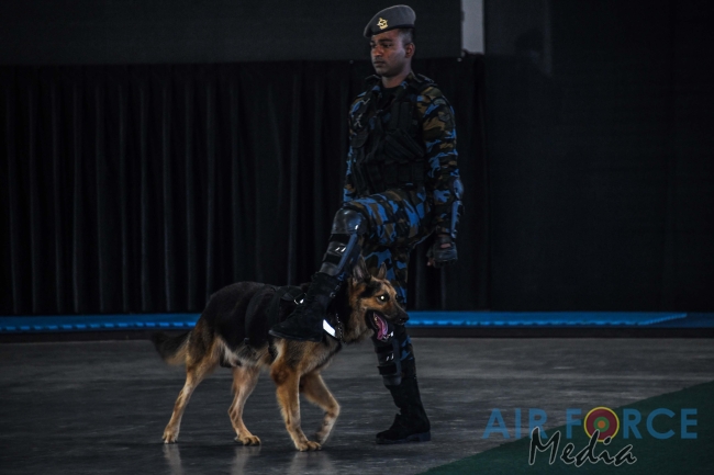 EXPLOSIVE AND
NARCOTIC DETECTING AIR DOGS PASS OUT AT KATUNAYAKE