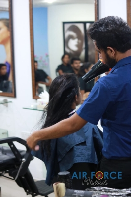 Dreamron Conducts Hair-Care Workshop for SLAF Beauticians