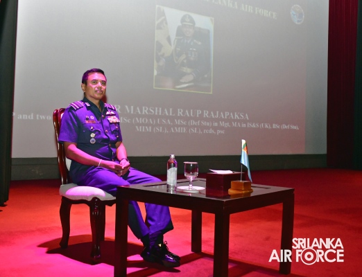 THE AIR
CHIEF DELIVERS GUEST LECTURE TO COURSE NO. 17 STUDENT OFFICERS OF DSCSC