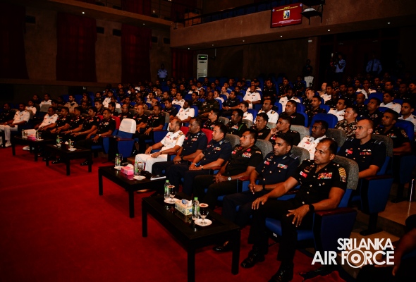 THE AIR
CHIEF DELIVERS GUEST LECTURE TO COURSE NO. 17 STUDENT OFFICERS OF DSCSC