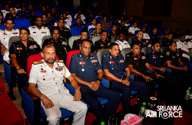 THE AIR
CHIEF DELIVERS GUEST LECTURE TO COURSE NO. 17 STUDENT OFFICERS OF DSCSC