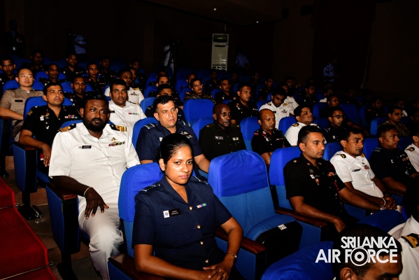THE AIR
CHIEF DELIVERS GUEST LECTURE TO COURSE NO. 17 STUDENT OFFICERS OF DSCSC