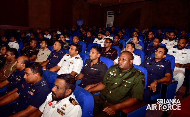THE AIR
CHIEF DELIVERS GUEST LECTURE TO COURSE NO. 17 STUDENT OFFICERS OF DSCSC