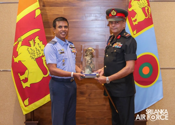 COMMANDANT
OF DEFENCE SERVICES COMMAND AND STAFF COLLEGE CALLS ON THE COMMANDER