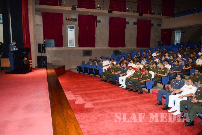 Commander of the Air Force Addresses the Course No. 9 of Dscsc