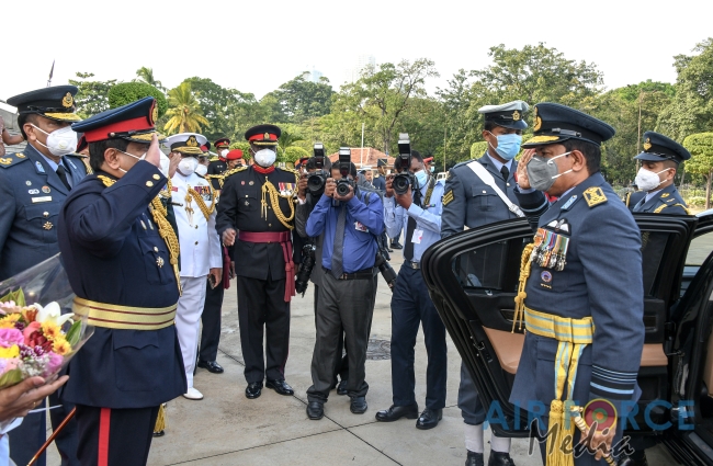 27 SLAF OFFICERS GRADUATE FROM DEFENCE SERVICES COMMAND AND STAFF COLLEGE
