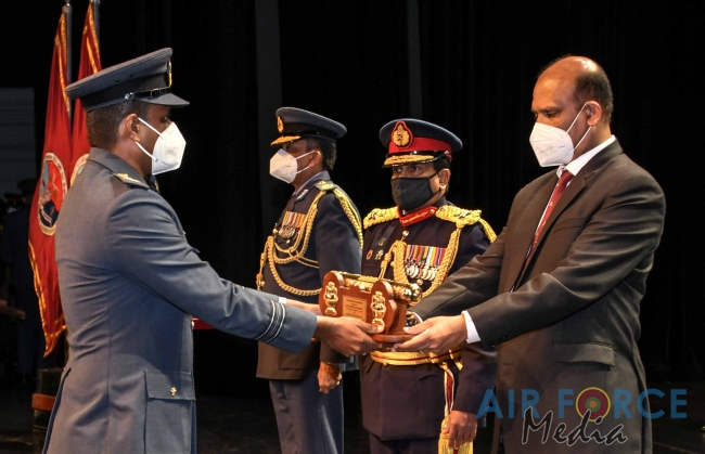 27 SLAF OFFICERS GRADUATE FROM DEFENCE SERVICES COMMAND AND STAFF COLLEGE