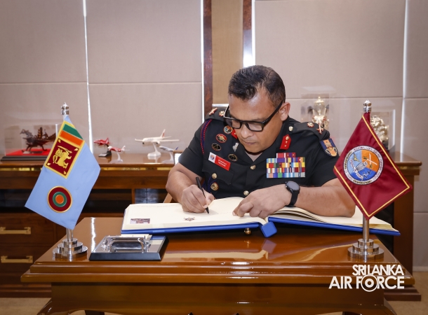 COMMANDANT OF DEFENCE SERVICES COMMAND AND STAFF COLLEGE CALLS ON
THE COMMANDER