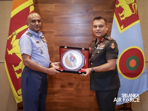 COMMANDANT OF DEFENCE SERVICES COMMAND AND STAFF COLLEGE CALLS ON
THE COMMANDER