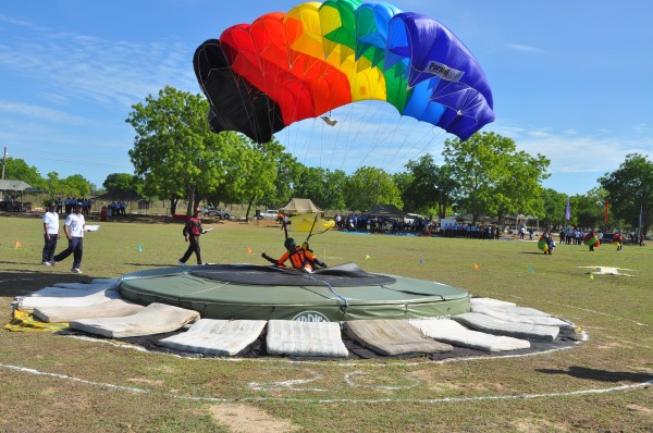 3rd Defence
Services Parachuting Championship 2014 - SLAF Drop Zone Ampara