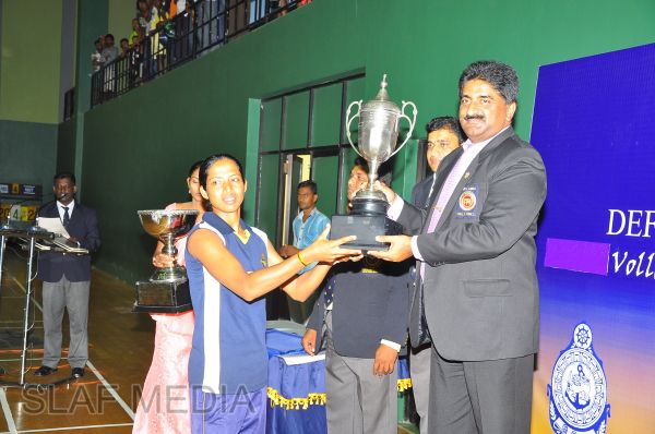 ආරක්ෂක සේවා අත් පන්දු ශූරතාවය ගුවන් හමුදාවට
