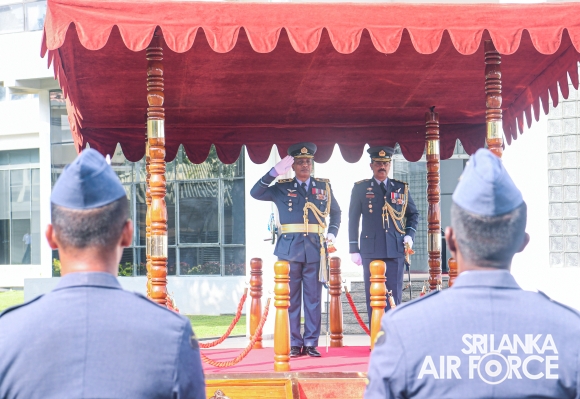 AIR
VICE MARSHAL OANS FERNANDO BIDS ADIEU TO THE SRI LANKA AIR
FORCE