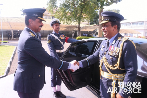 AIR
VICE MARSHAL OANS FERNANDO BIDS ADIEU TO THE SRI LANKA AIR
FORCE