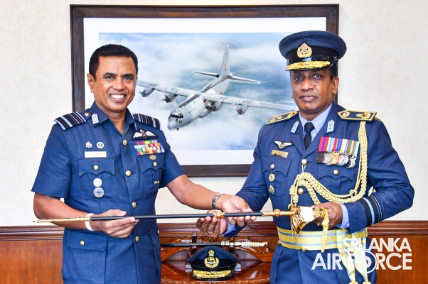 AIR
VICE MARSHAL OANS FERNANDO BIDS ADIEU TO THE SRI LANKA AIR
FORCE