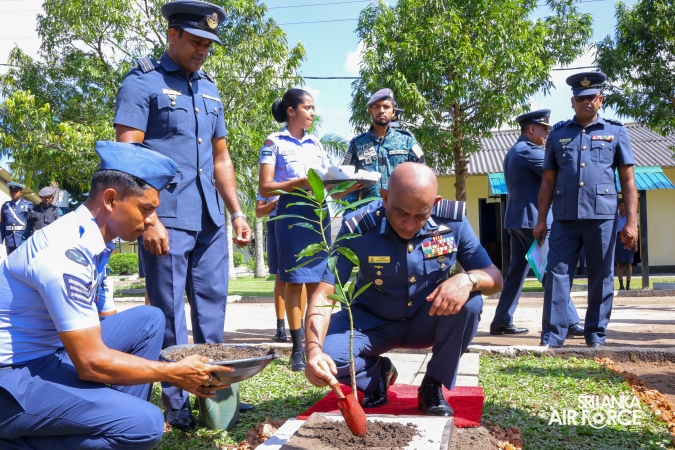 COMMANDER’S INSPECTION AT SLAF TRADE TRAINING SCHOOL EKALA