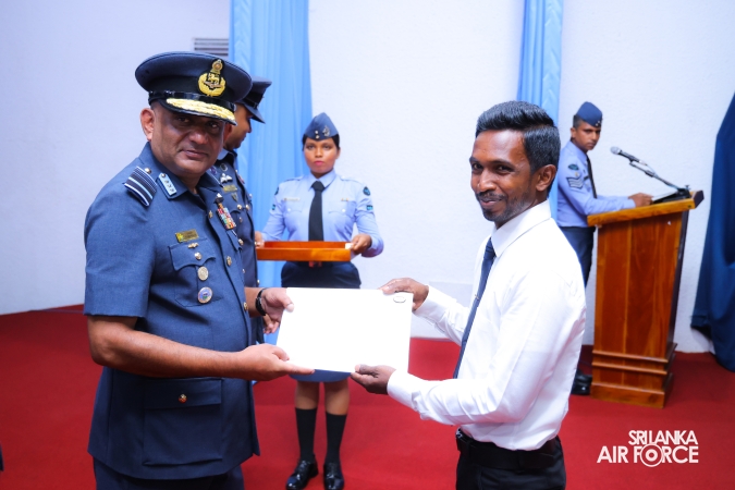 COMMANDER’S INSPECTION AT SLAF TRADE TRAINING SCHOOL EKALA