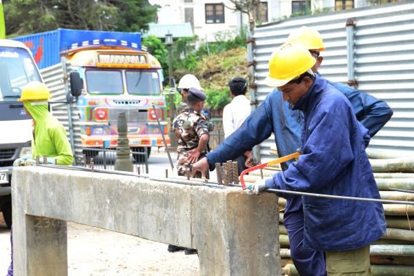 Commander Inspects Queen Elizabeth Plaza Shopping Complex at Nuwara Eliya