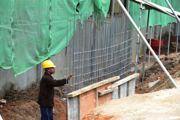 Commander Inspects Queen Elizabeth Plaza Shopping Complex at Nuwara Eliya