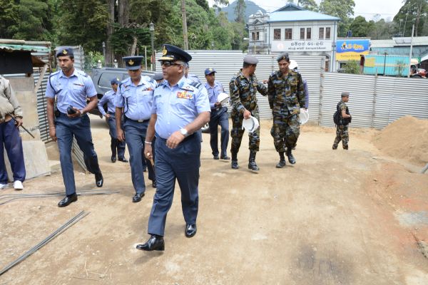 Commander Inspects Queen Elizabeth Plaza Shopping Complex at Nuwara Eliya