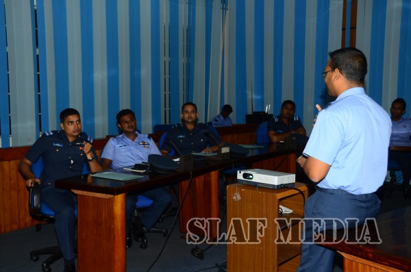 A
Workshop for Prospective English Comperes